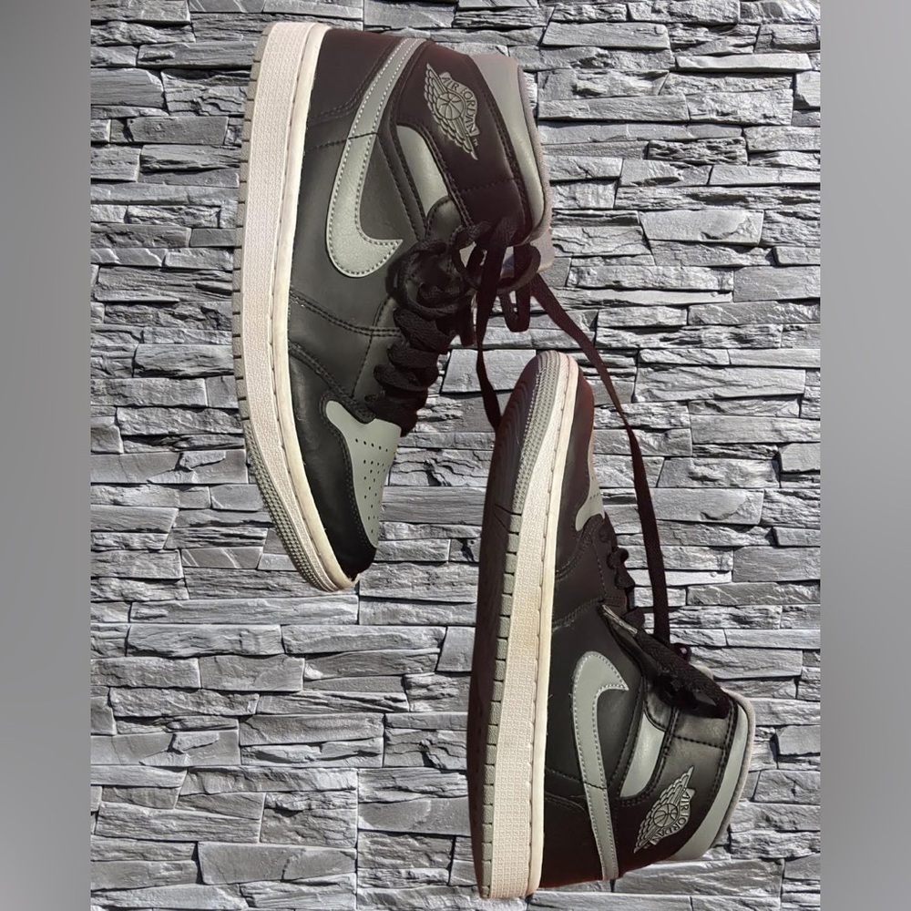 Nike Air Jordan’s. 2018 shadow. Retro mid rise black-and-grey men’s size‎ 8.